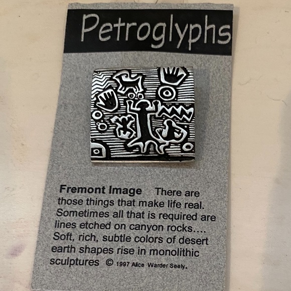 Alice Seely Vintage Petroglyphs Brooch - Picture 3 of 6